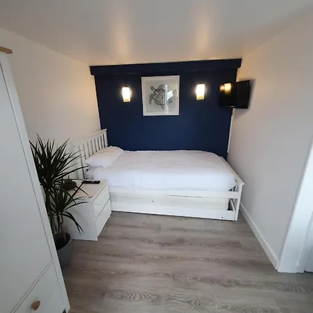 Lovely Private Studio Room With Own Kitchen And Bathroom. Set In The Popular Area Of Shiphay In Torquay And Only A Short Walk From Torbay Hospital Экстерьер фото