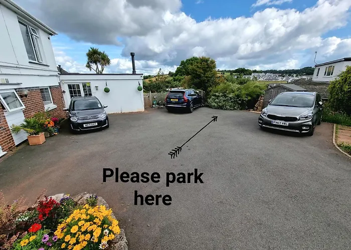 Lovely Private Studio Room With Own Kitchen And Bathroom. Set In The Popular Area Of Shiphay In Torquay And Only A Short Walk From Torbay Hospital